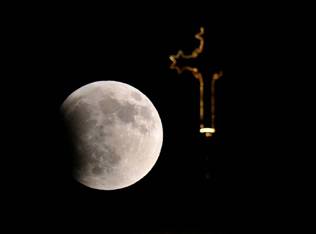 Doğa olayı mı, felaket habercisi mi? 'Kanlı Ay' tutulması ve bilimsel gerçekler 19